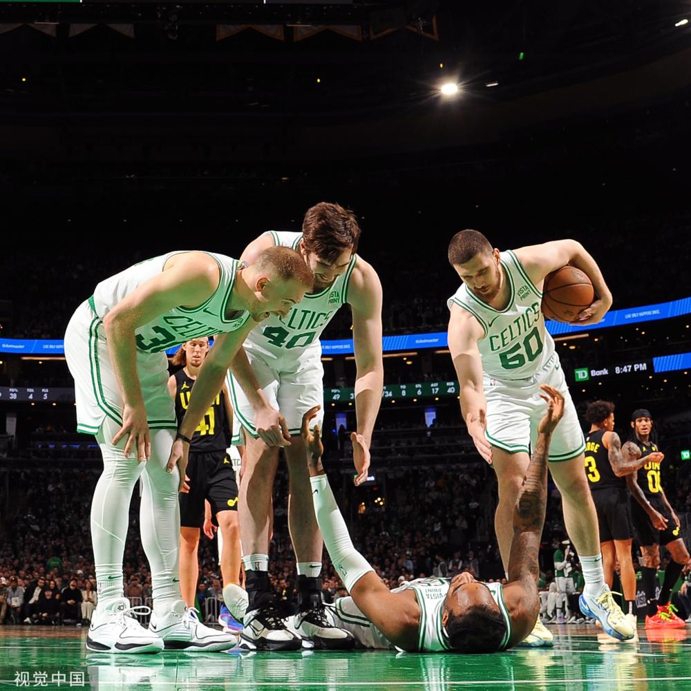 布克惊世跳投，恐怖高度，NBAMemes刷屏！